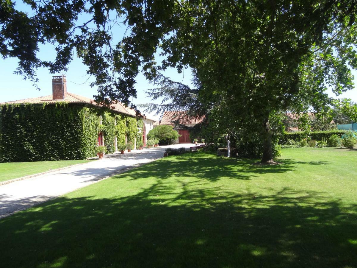La Ferme De Rouffignac Hotel Blanzac  Buitenkant foto